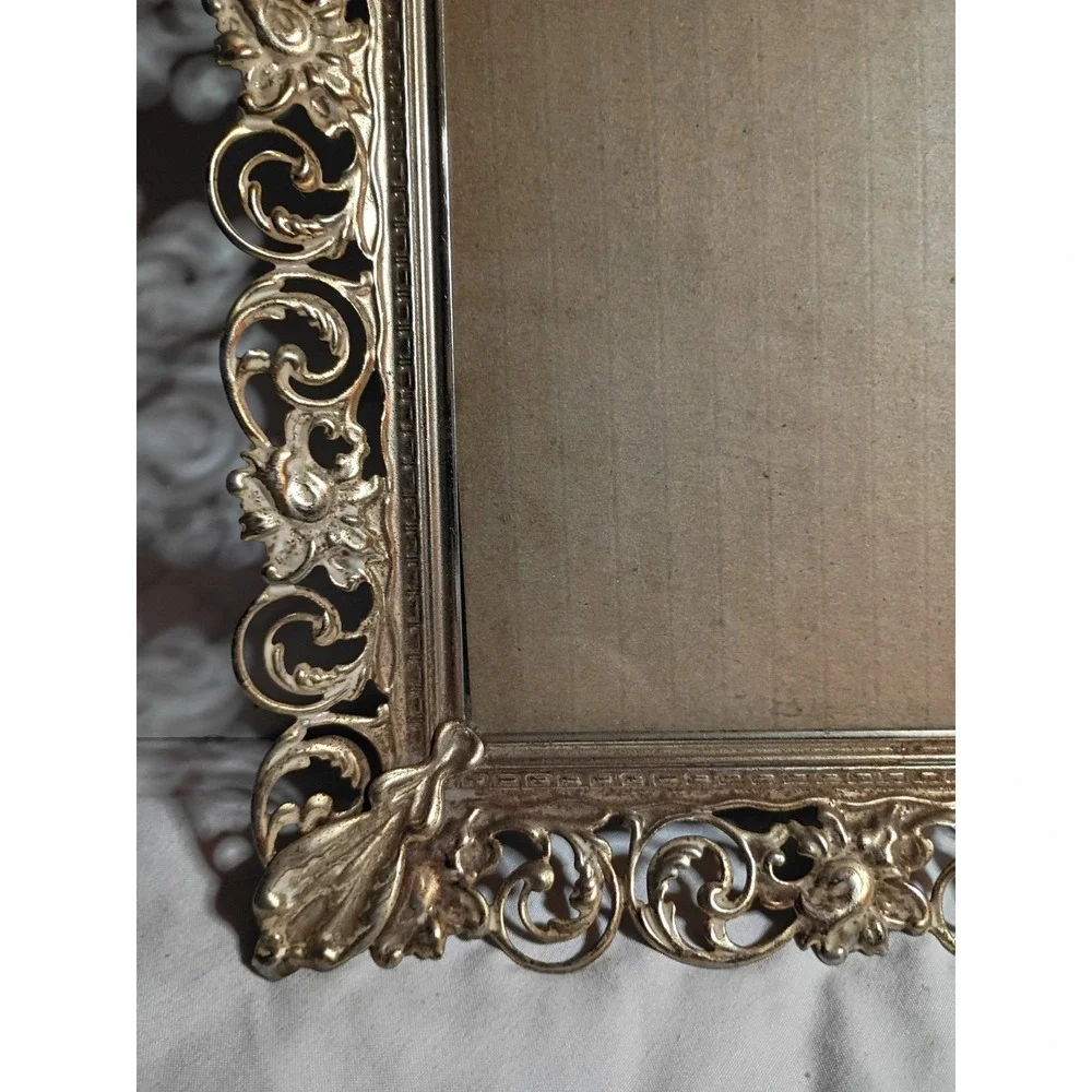 Vintage Ornate Gold toned Metal Picture Frame 5x7 Hollywood Regency Floral